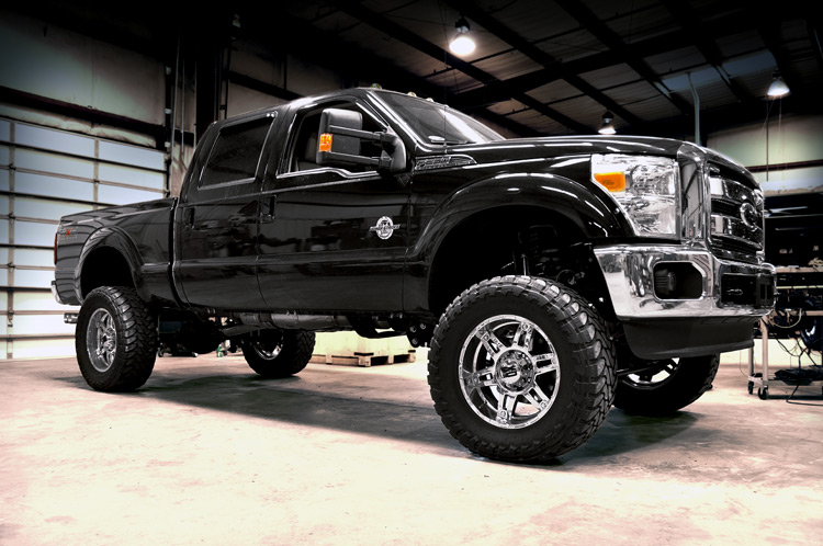 Ford F-250 Super Duty Suspension Lift Kit - Rough Country - 6 Inch Lift Kit | 4 Link | OVLD | M1 | Rough Country Nitrogen-Charged N3 Shock Absorbers - '15-'16